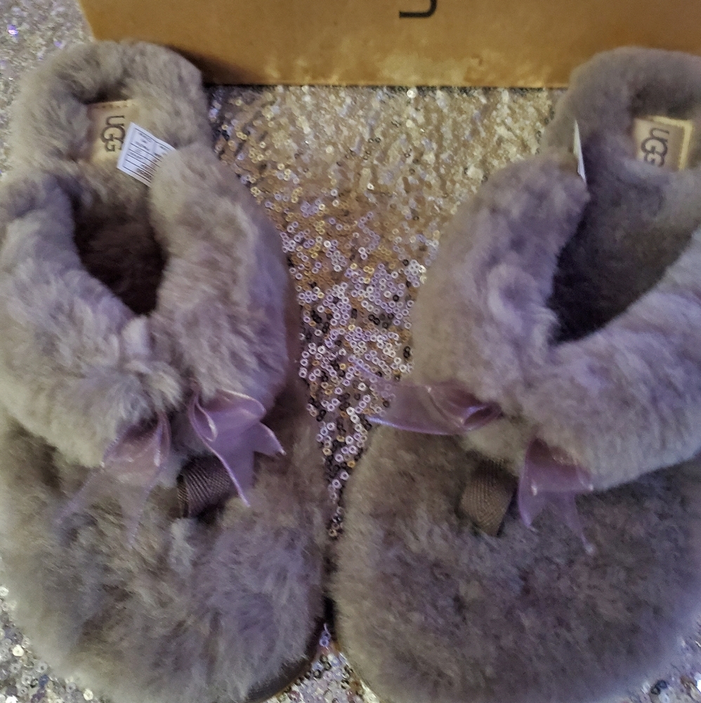 UGG Fluff Flops